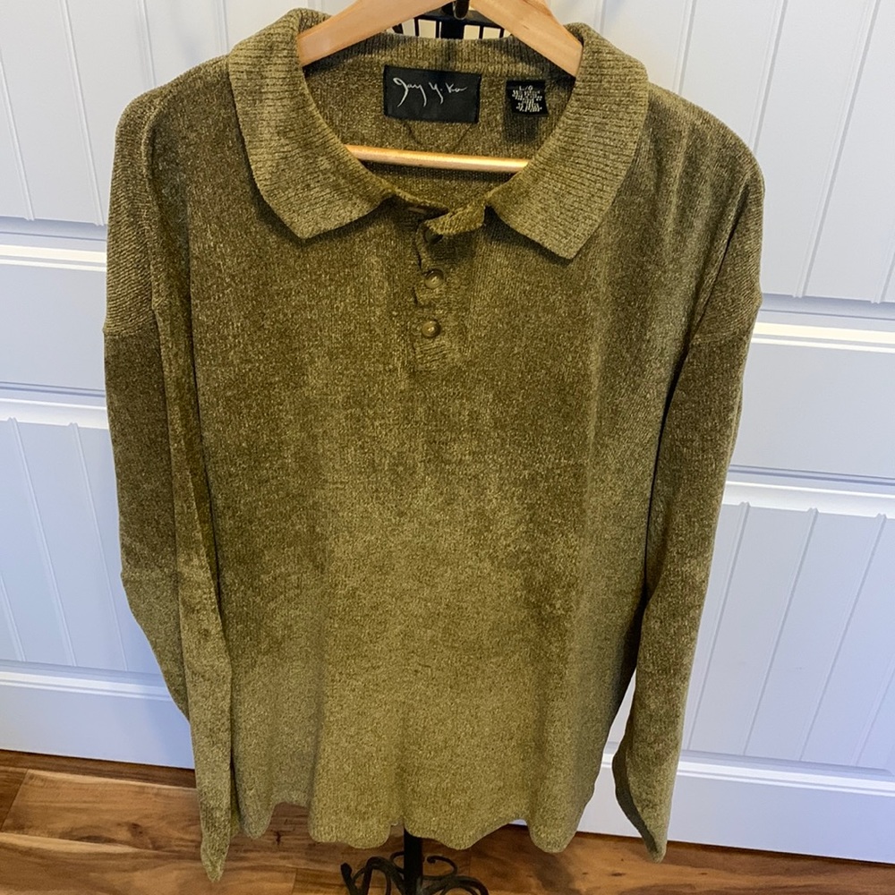Olive Green Jay Y Ko Sweater with button neck Sz L Preowned